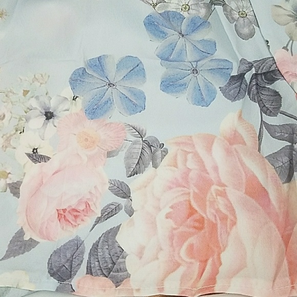 *HP* NEW V-Neck Ruffle Floral Romper - Picture 5 of 7